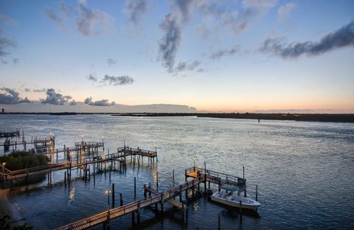 Fort Pierce Hotel | Hutchinson Island Plaza Hotel & Suites