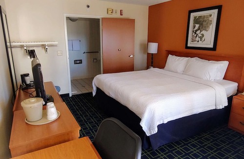 Paradise Valley Village Hotel | SureStay Plus Hotel by Best Western Scottsdale North