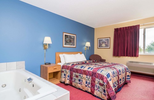 Eau Claire Hotel | Days Inn by Wyndham West-Eau Claire