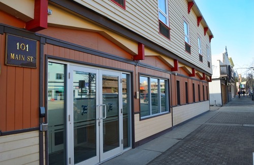Whitehorse Hotel | Edgewater Hotel
