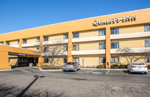 Elgin Hotel | Quality Inn Elgin I-90