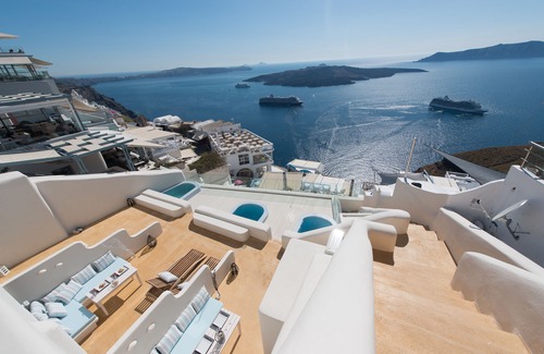 Fira Hotel | On the Cliff