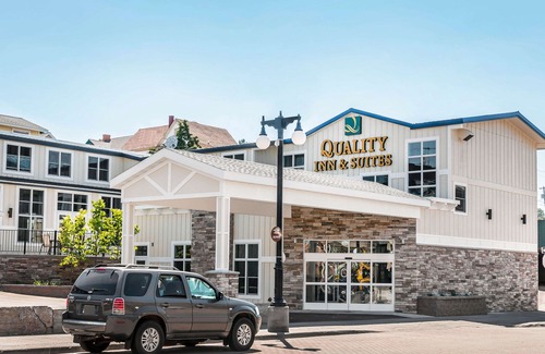Houghton Hotel | Quality Inn & Suites Houghton