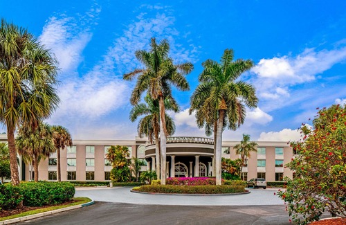 Naples Hotel | La Quinta by Wyndham Naples Downtown