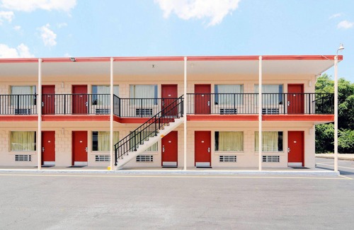 Bristol Hotel | Econo Lodge Near Motor Speedway