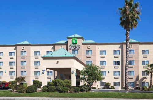 Pumpkin Center Hotel | Holiday Inn Express Bakersfield, an Ihg Hotel