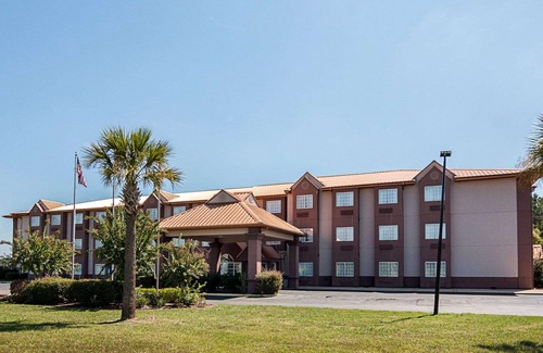 Natchitoches Hotel | Econo Lodge Inn & Suites Natchitoches