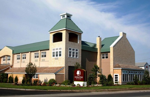 Hyannis Hotel | DoubleTree by Hilton Cape Cod - Hyannis