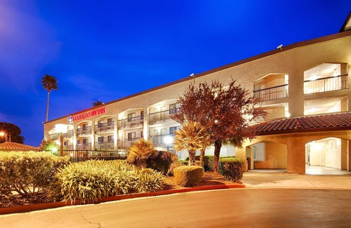 Pleasanton Hotel | Best Western Plus Pleasanton Inn