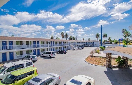 San Bernardino Hotel | Motel 6 San Bernardino, CA - Downtown