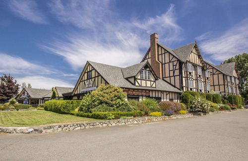 Saanichton Hotel | Quality Inn Waddling Dog