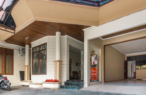 Malang Hotel | RedDoorz @ Soekarno Hatta Indah