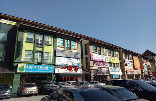 Kampung Sungai Nibong Hotel | Apple 1 Hotel Queensbay