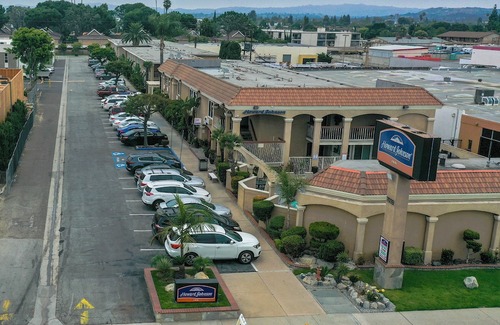 Buena Park Hotel | Howard Johnson by Wyndham Buena Park