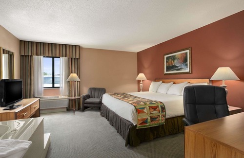 Sullivan Hotel | Baymont by Wyndham Sullivan