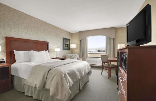 Brandon Hotel | Days Inn & Suites by Wyndham Brandon