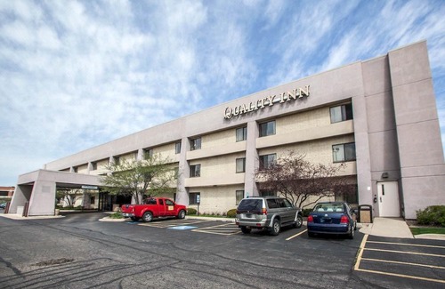 Elgin Hotel | Quality Inn Elgin I-90