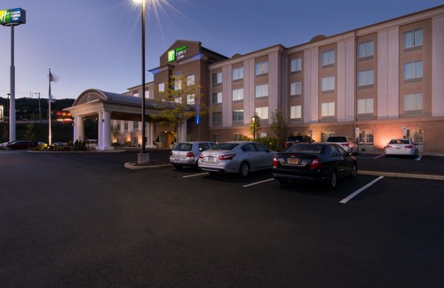 Dickson City Hotel | Holiday Inn Express and Suites Dickson City, an Ihg Hotel
