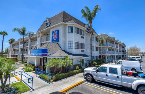 Buena Park Hotel | Motel 6-Buena Park, CA - Knotts Berry Farm - Disneyland