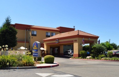 Raisin Hotel | Best Western Plus Fresno Inn