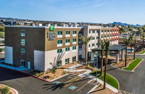 Lake Havasu City Hotel | Holiday Inn Express and Suites Lake Havasu - London Bridge, an Ihg Hotel