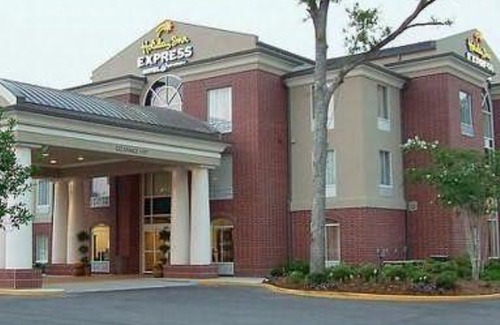 Milton Hotel | Holiday Inn Express Hotel & Suites Lafayette