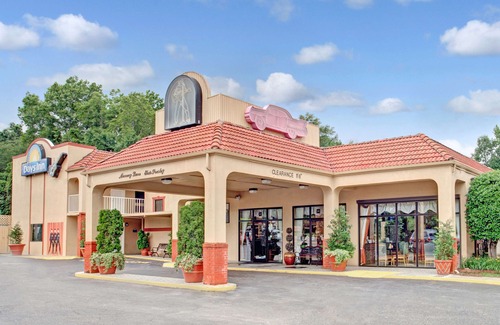 Whitehaven Hotel | Days Inn by Wyndham Memphis at Graceland