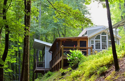 Robbinsville Hotel | The Owl's Perch