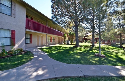 Ruidoso Downs Hotel | Best Western Pine Springs Inn