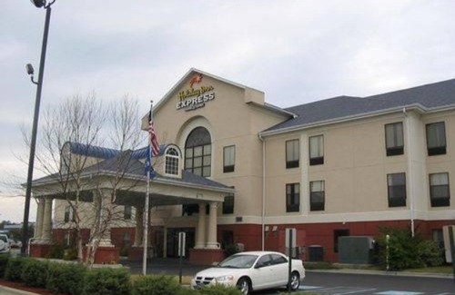 Laurinburg Hotel | Holiday Inn Express Hotel & Suites Laurinburg, an IHG Hotel