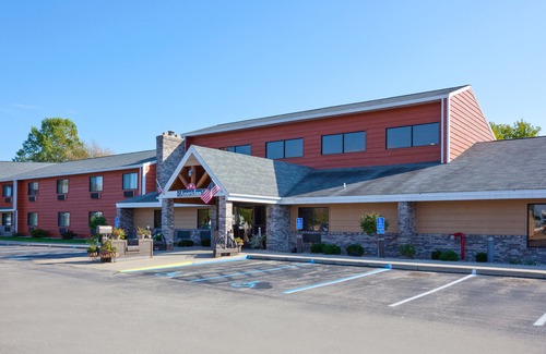 Menominee Hotel | AmericInn by Wyndham Menominee