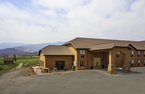 Torrey Hotel | Red Sands Hotel