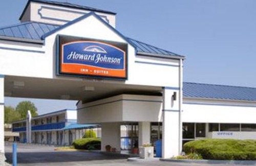 Commerce Hotel | Howard Johnson by Wyndham Commerce GA