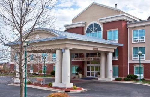 Alpine Center Hotel | Holiday Inn Express Hotel & Suites Grand Rapids-North, an Ihg Hotel