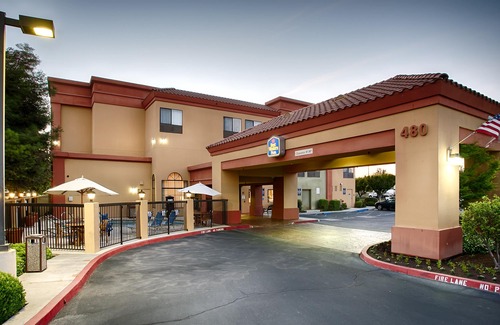 Raisin Hotel | Best Western Plus Fresno Inn