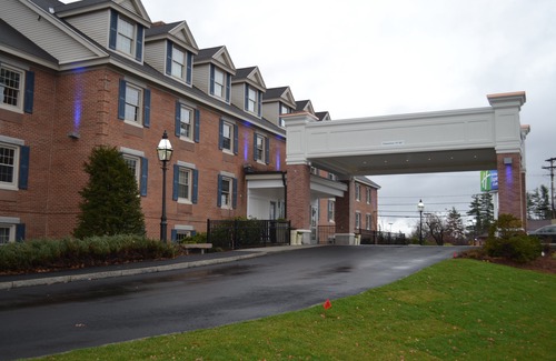 Merrimack Hotel | Holiday Inn Express and Suites Merrimack, an Ihg Hotel