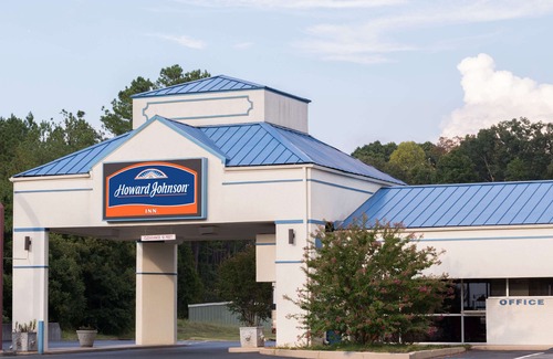 Commerce Hotel | Howard Johnson by Wyndham Commerce GA