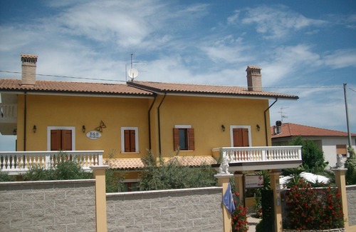 Collecorvino Hotel | B&B Mariposa