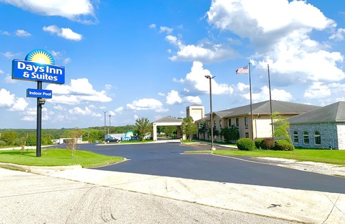 Cuba Hotel | Days Inn & Suites by Wyndham Cuba