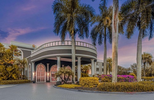 Naples Hotel | La Quinta by Wyndham Naples Downtown