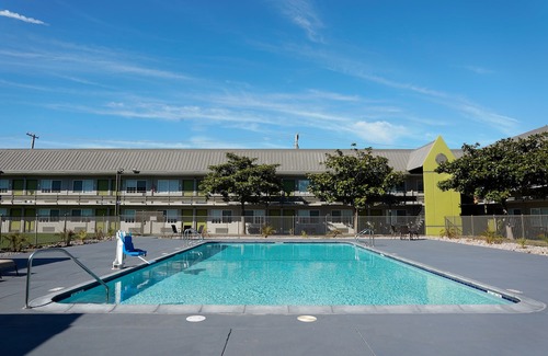 Point Richmond Hotel | SureStay Plus Hotel by Best Western Point Richmond