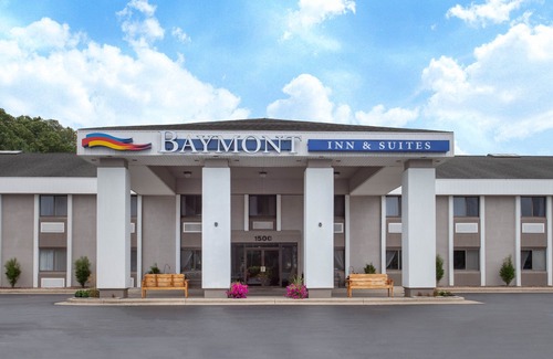 Grand Haven Hotel | Baymont by Wyndham Grand Haven