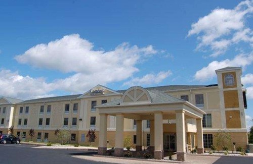 Pocono Summit Hotel | Comfort Inn & Suites Mount Pocono