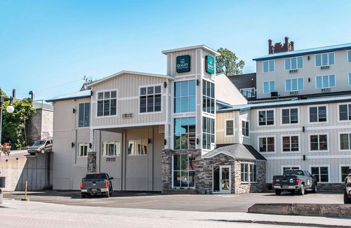 Houghton Hotel | Quality Inn & Suites Houghton