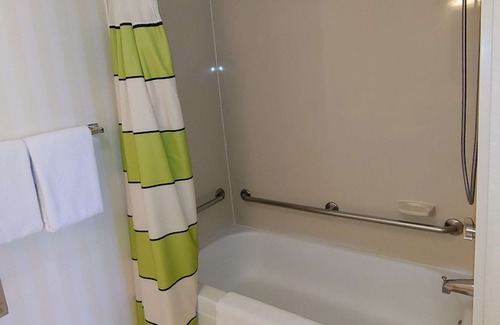 Paradise Valley Village Hotel | SureStay Plus Hotel by Best Western Scottsdale North