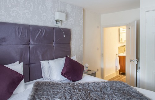 Shipton under Wychwood Hotel | The Wychwood Inn