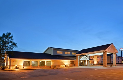 Laurium Hotel | AmericInn by Wyndham Calumet