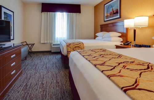 Clifton Heights Hotel | Drury Inn & Suites St. Louis Forest Park