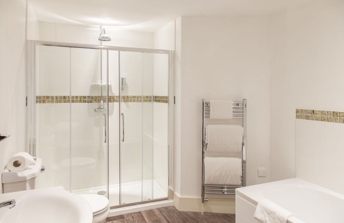 Shipton under Wychwood Hotel | The Wychwood Inn