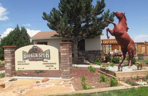 Torrey Hotel | Broken Spur Inn & Steakhouse